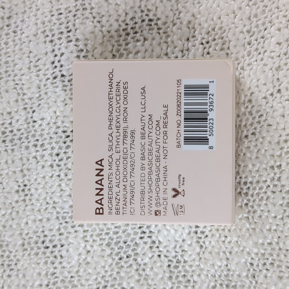 Basic Beauty Setting Powder in Banana, 4g/0.14oz - Picture 6 of 9